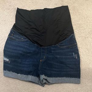 Maternity shorts NWT
